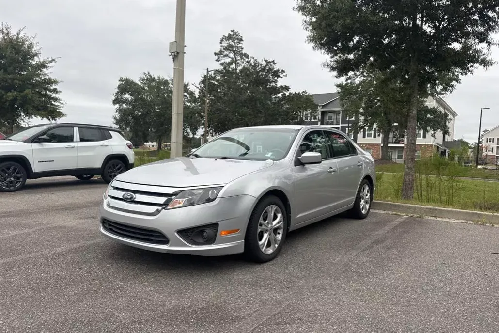 2012 Ford Fusion SE photo 1