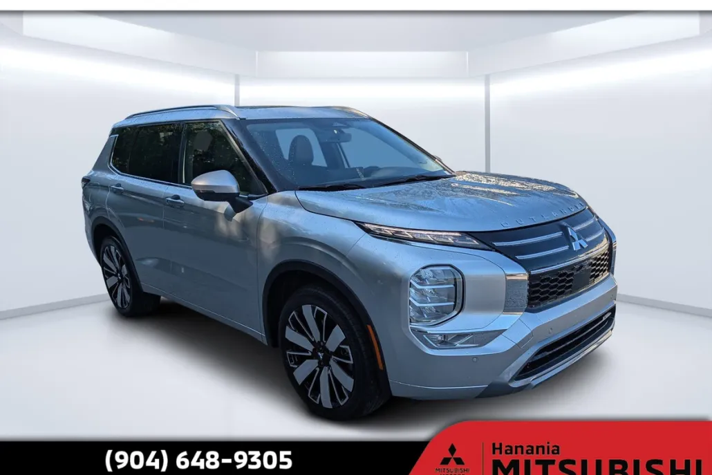2025 Mitsubishi Outlander SEL photo 1