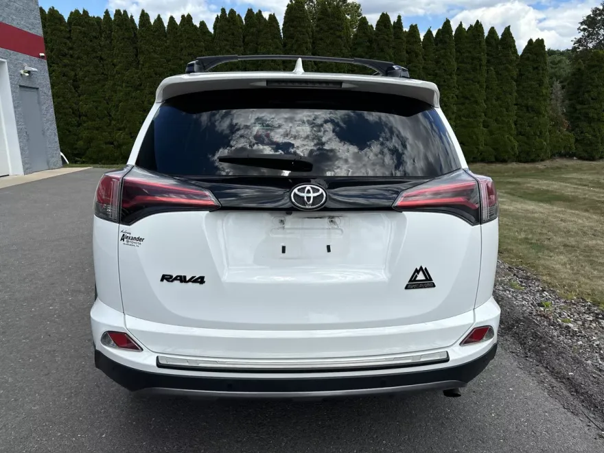 2018 Toyota RAV4 Adventure photo 1