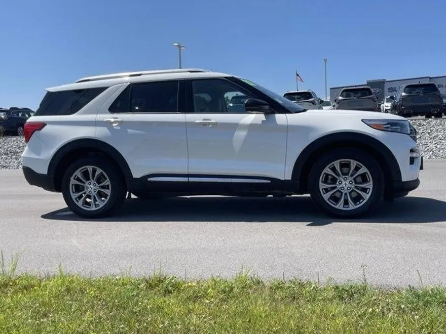 2022 Ford Explorer Limited photo 1