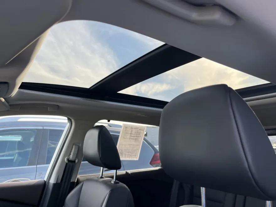2021 Nissan Rogue AWD SV photo 1