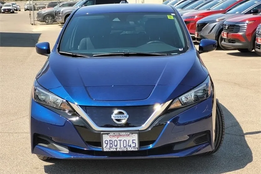 2022 Nissan Leaf S photo 1