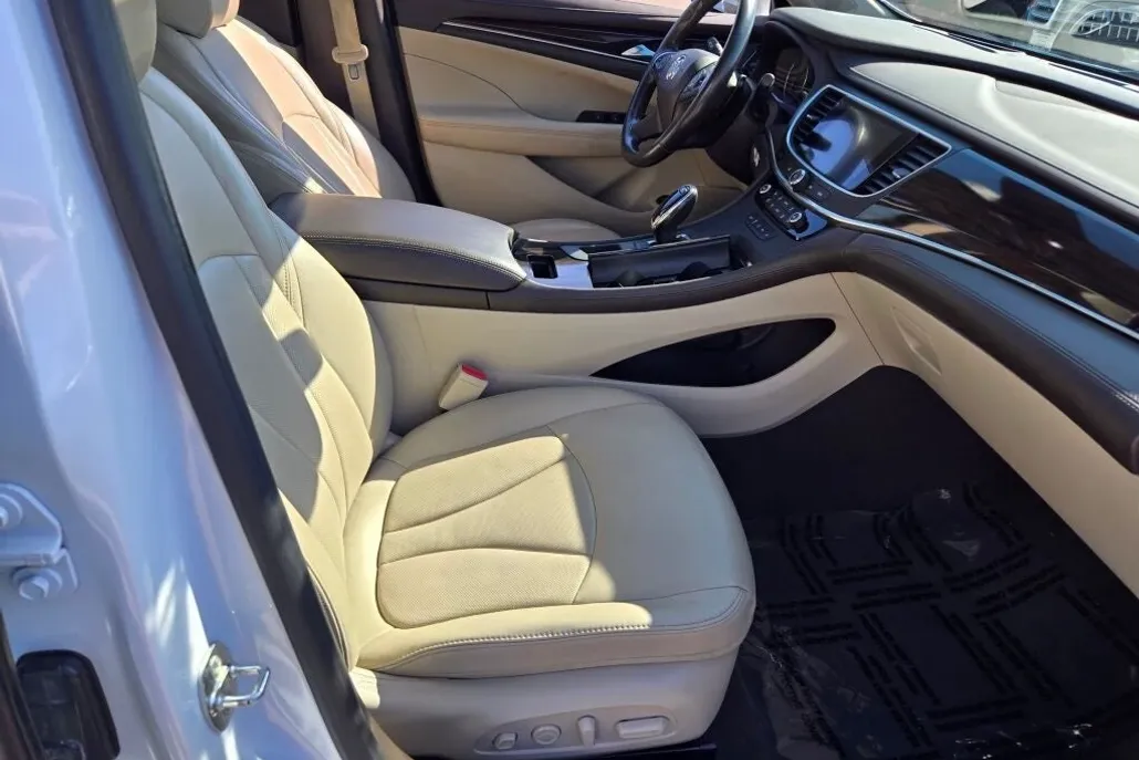 2017 Buick LaCrosse Premium photo 1