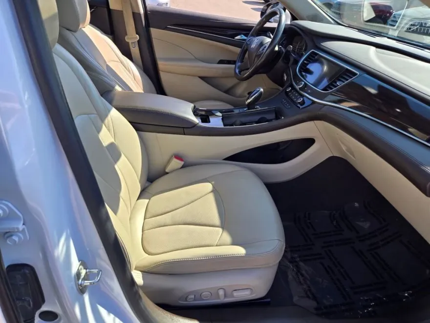 2017 Buick LaCrosse Premium photo 1
