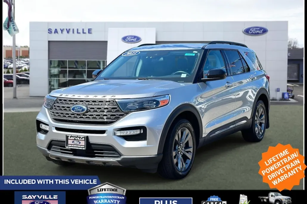 2023 Ford Explorer XLT photo 1
