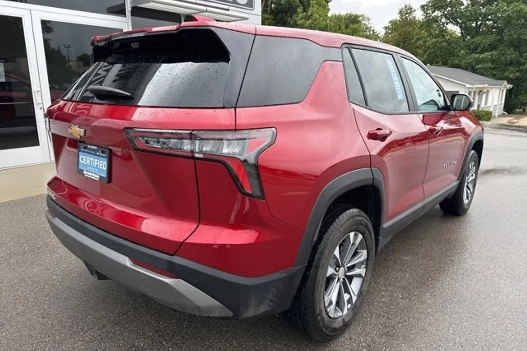 2025 Chevrolet Equinox LT photo 1