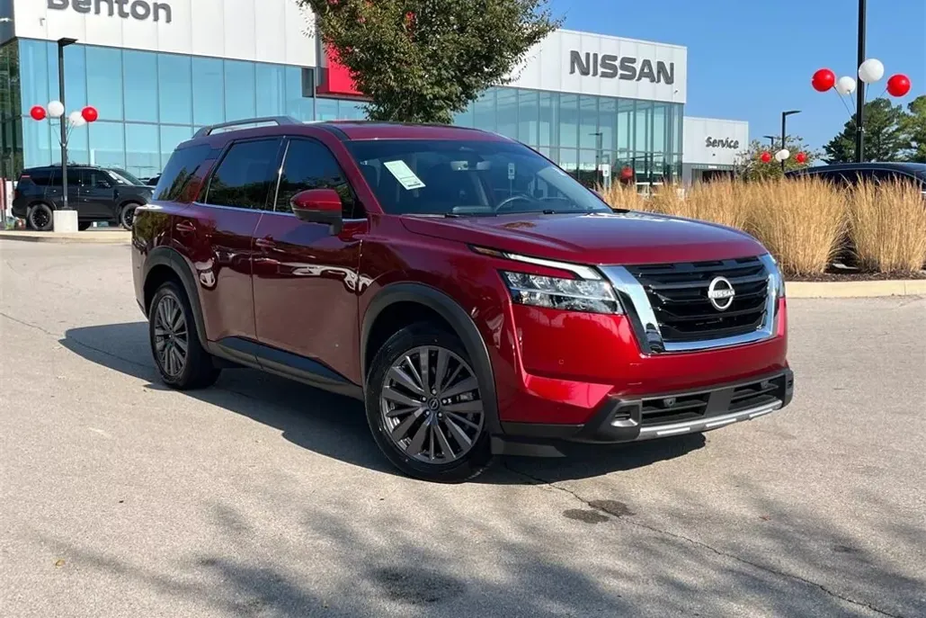 2023 Nissan Pathfinder SL photo 1
