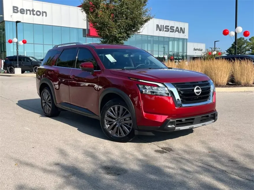 2023 Nissan Pathfinder SL photo 1