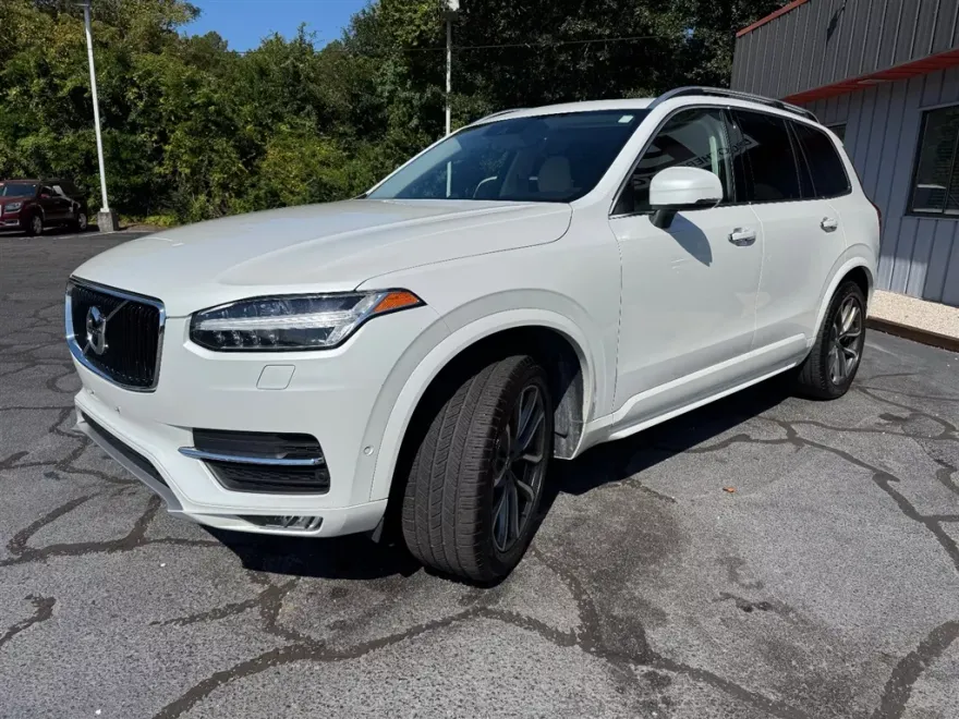 2018 Volvo XC90 T6 Momentum AWD photo 1