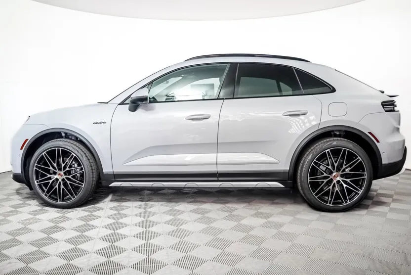 2025 Porsche Macan Electric photo 1
