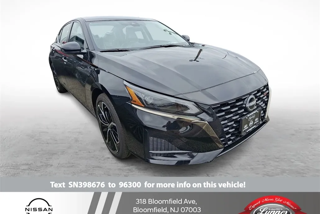 2025 Nissan Altima SR photo 1