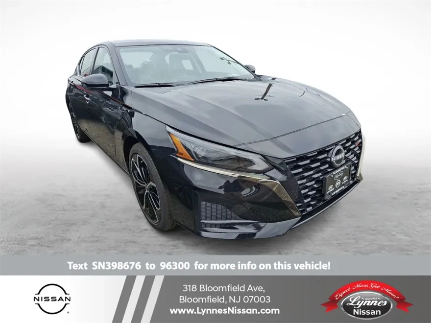 2025 Nissan Altima SR photo 1