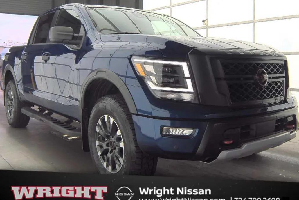 2024 Nissan Titan PRO-4X Crew Cab photo 1