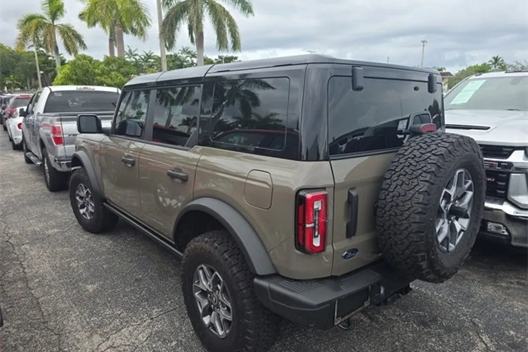 2025 Ford Bronco Badlands photo 1