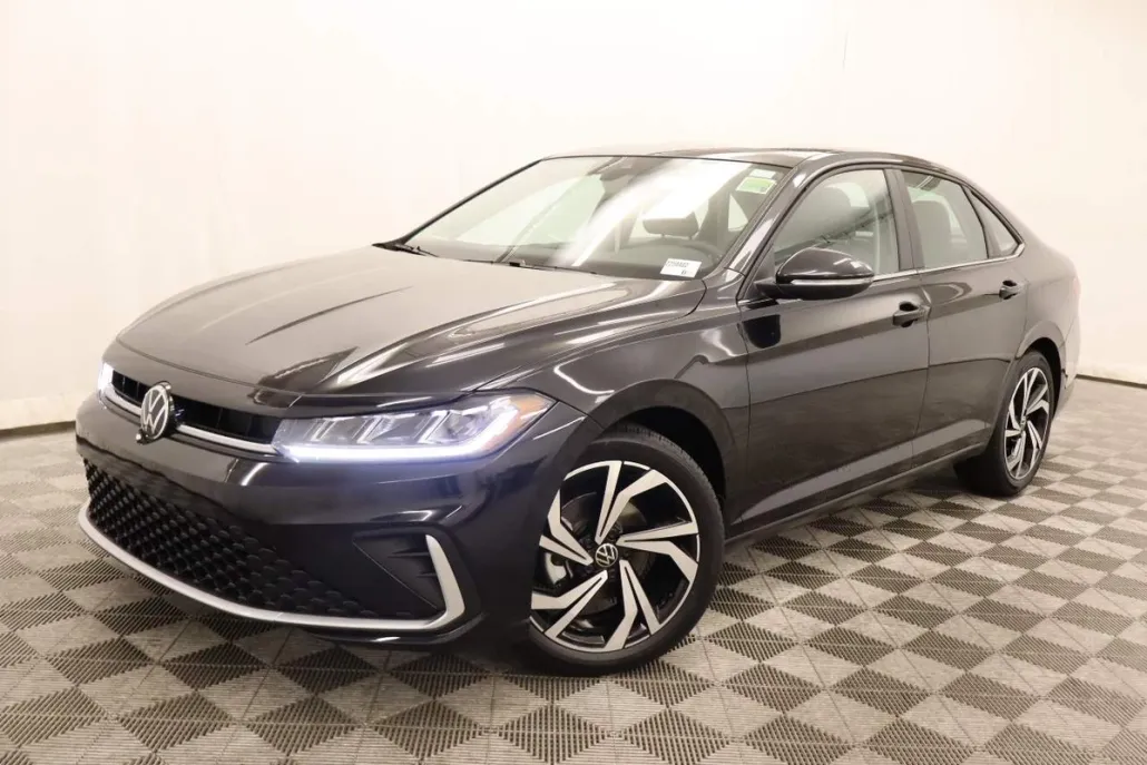 2025 Volkswagen Jetta SEL photo 1