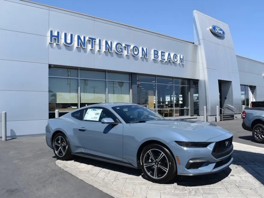 2025 Ford Mustang EcoBoost photo 1
