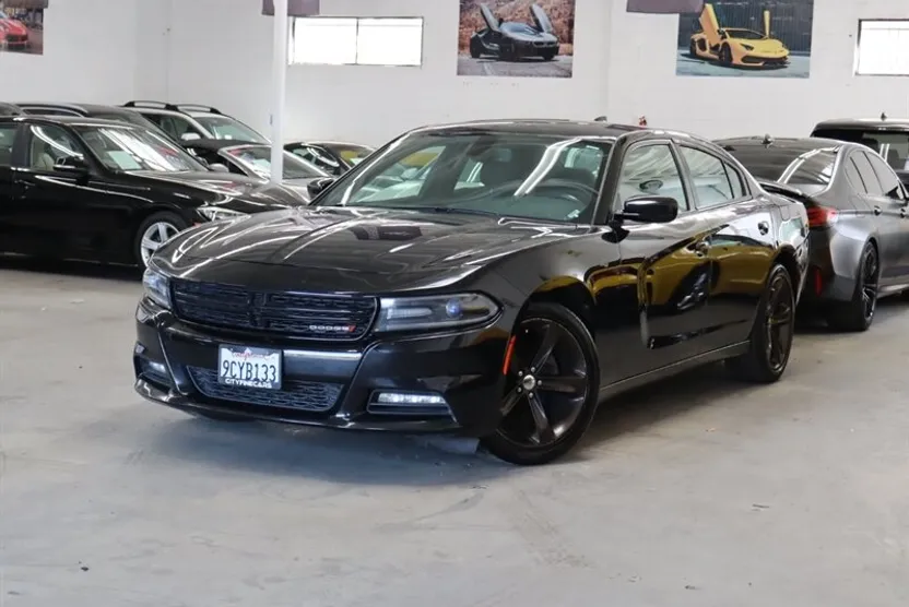 2017 Dodge Charger SXT photo 1