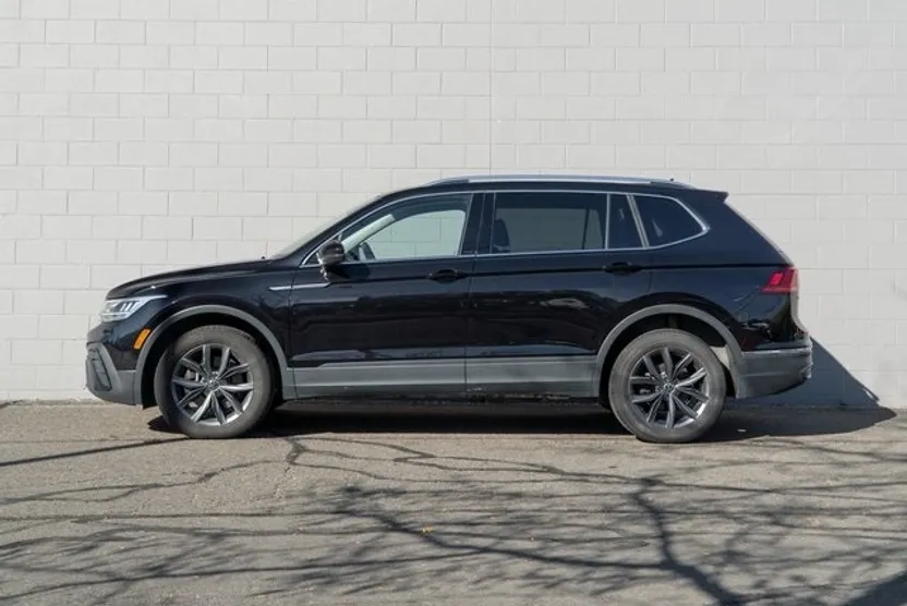 2022 Volkswagen Tiguan SE photo 1