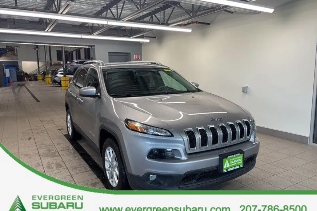 2016 Jeep Cherokee Latitude photo 1