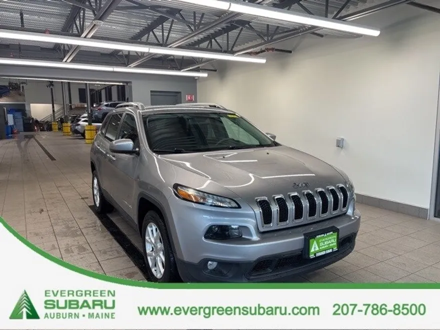 2016 Jeep Cherokee Latitude photo 1
