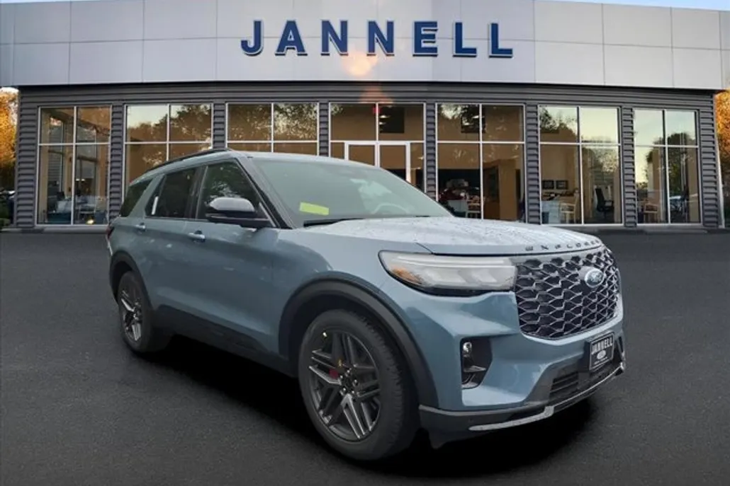 2025 Ford Explorer ST photo 1