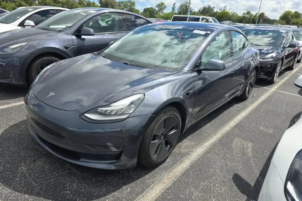 2021 Tesla Model 3 Standard Range Plus photo 1