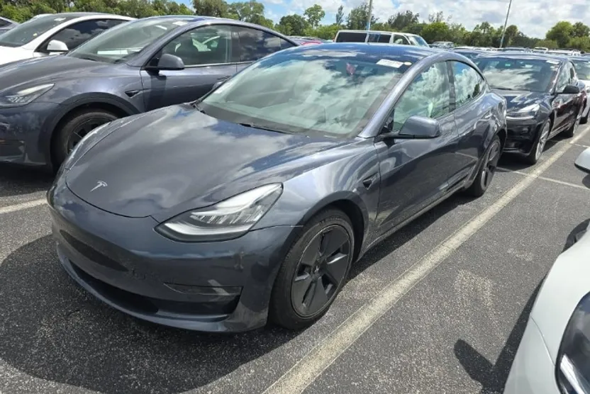 2021 Tesla Model 3 Standard Range Plus photo 1