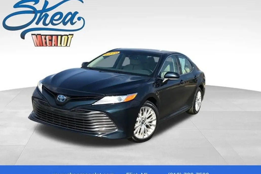 2020 Toyota Camry Hybrid XLE photo 1
