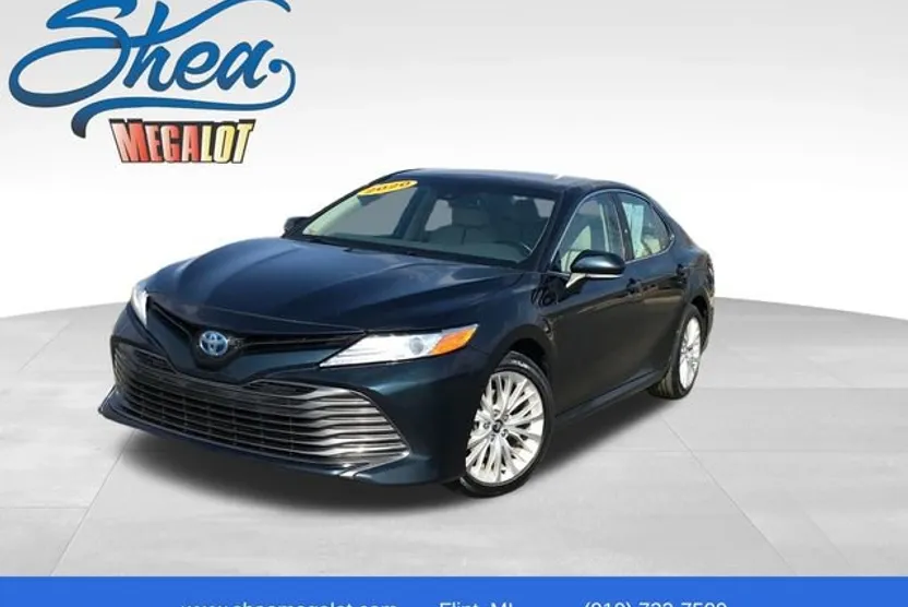 2020 Toyota Camry XLE Hybrid photo 1