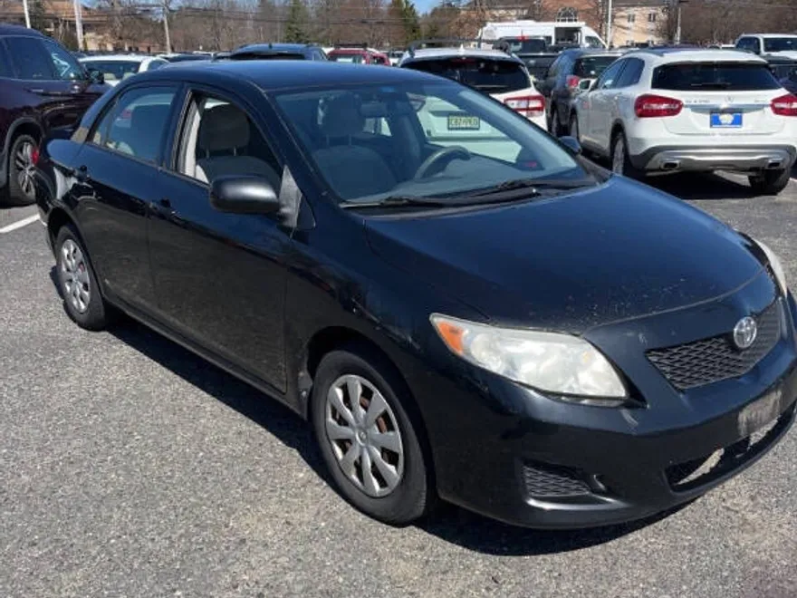 2009 Toyota Corolla LE photo 1