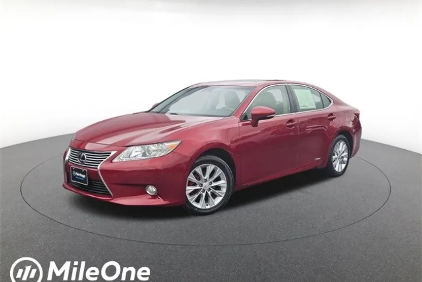 2013 Lexus ES 300h photo 1