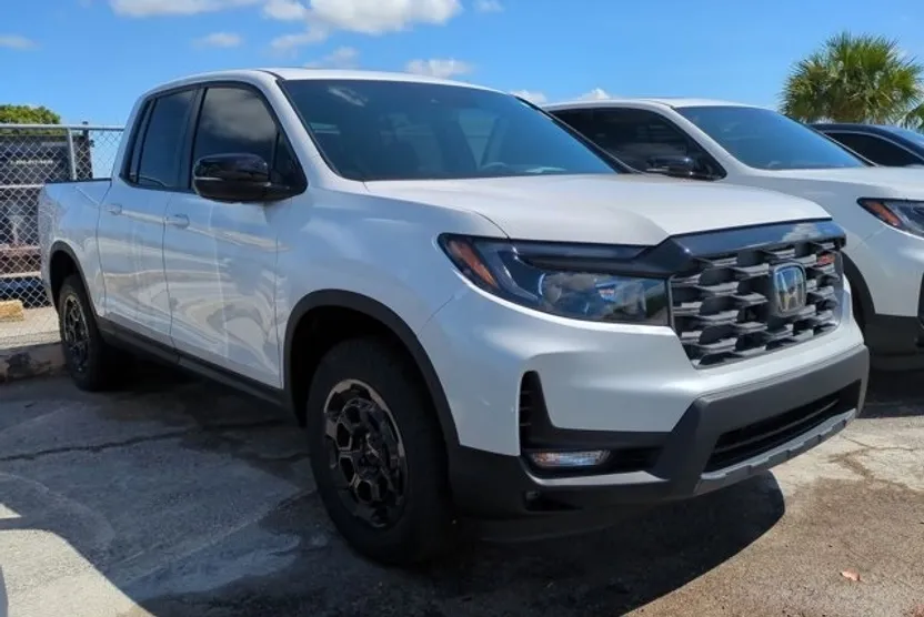 2025 Honda Ridgeline TrailSport photo 1