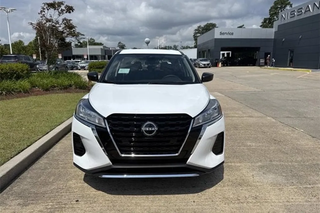 2025 Nissan Kicks Play S photo 1