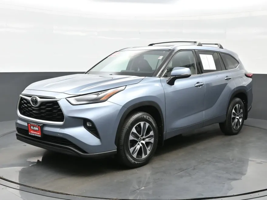 2022 Toyota Highlander XLE photo 1