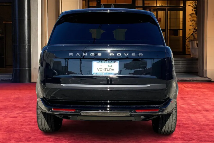 2025 Land Rover Range Rover SE photo 1