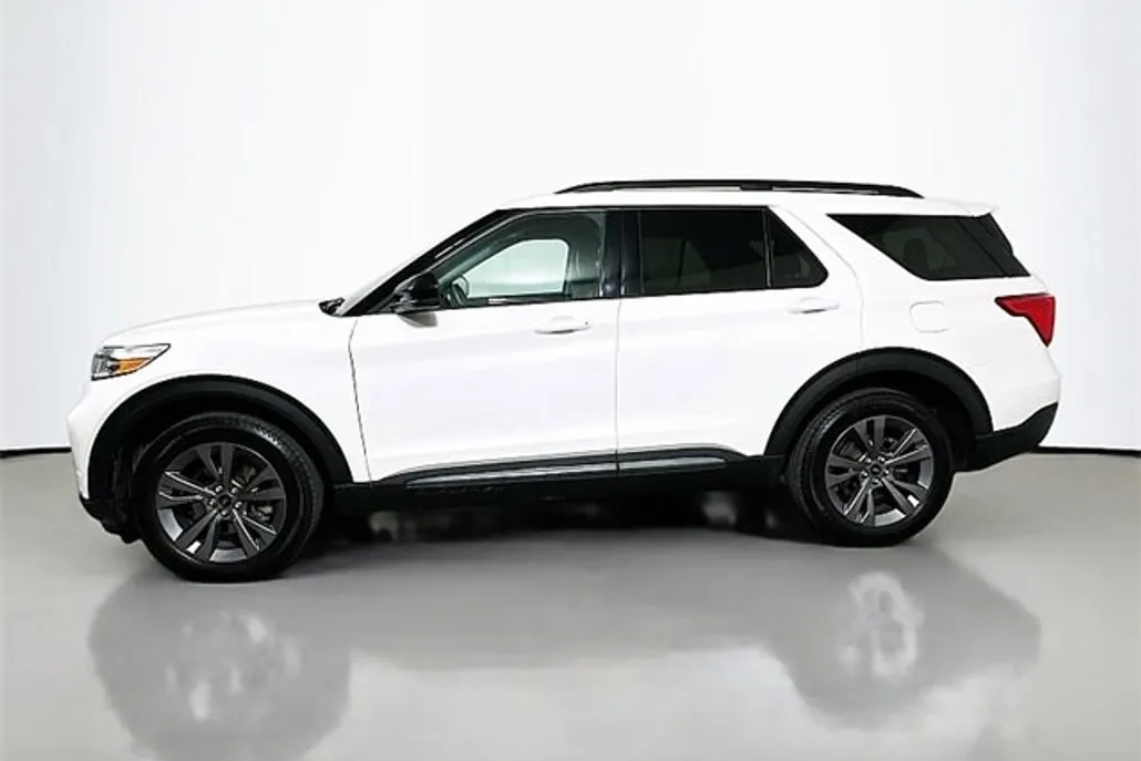 2022 Ford Explorer XLT photo 1