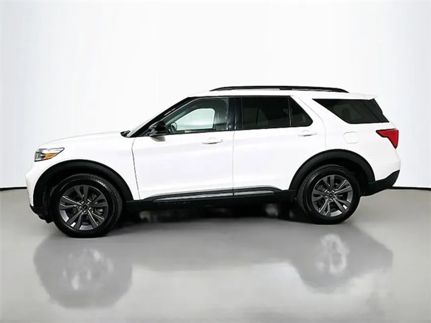 2022 Ford Explorer XLT photo 1