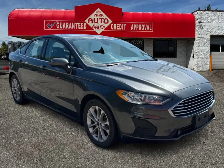 2020 Ford Fusion SE photo 1