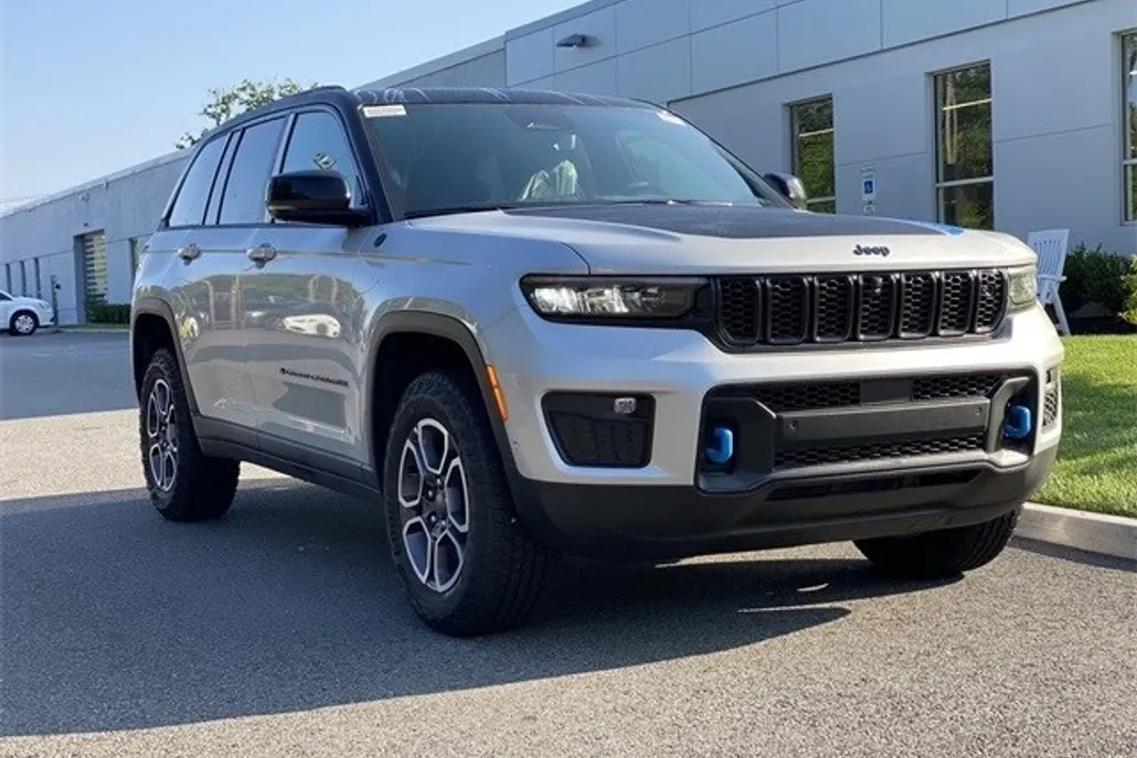 2023 Jeep Cherokee 4xe Trailhawk photo 1