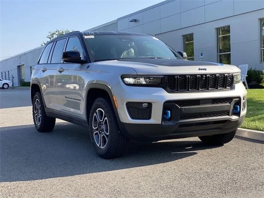 2023 Jeep Cherokee 4xe Trailhawk photo 1