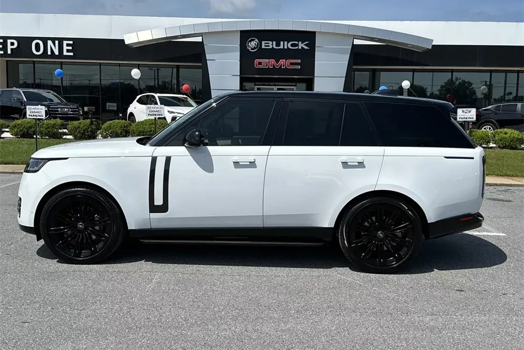 2024 Land Rover Range Rover SE photo 1