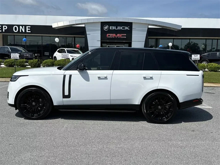 2024 Land Rover Range Rover SE photo 1