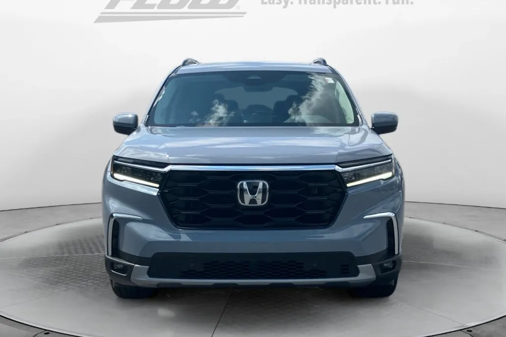 2025 Honda Pilot Touring photo 1