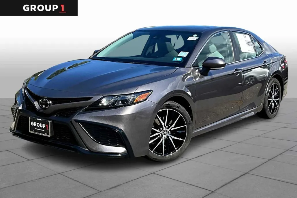 2024 Toyota Camry SE photo 1