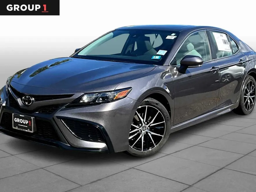 2024 Toyota Camry SE photo 1