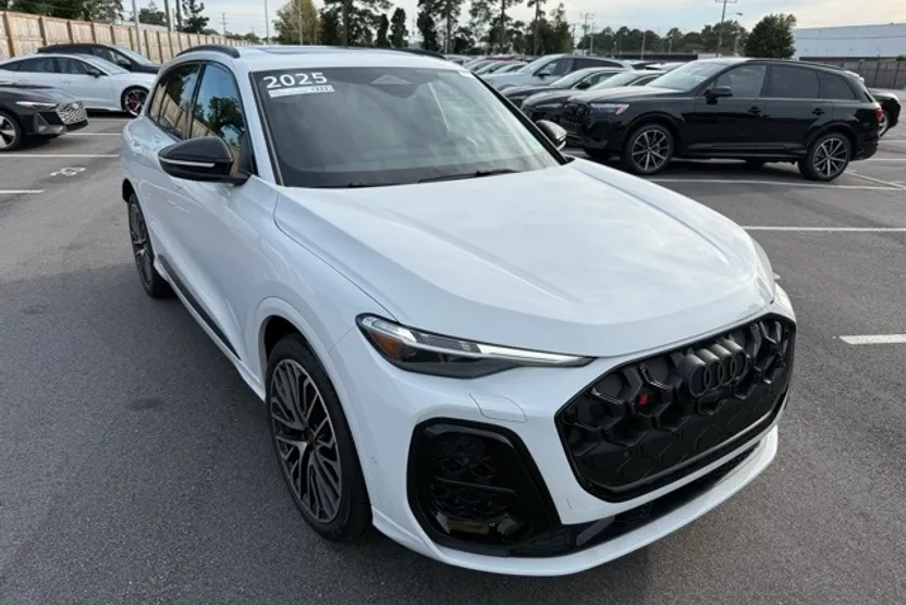 2025 Audi SQ5 Premium Plus photo 1