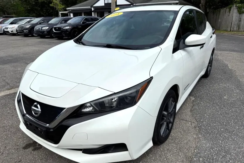 2018 Nissan Leaf S photo 1