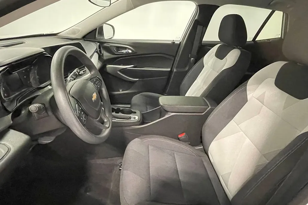 2024 Chevrolet Trax LS photo 1