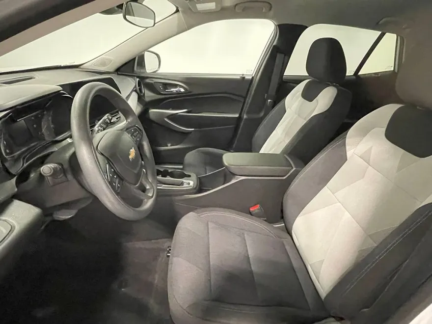 2024 Chevrolet Trax LS photo 1