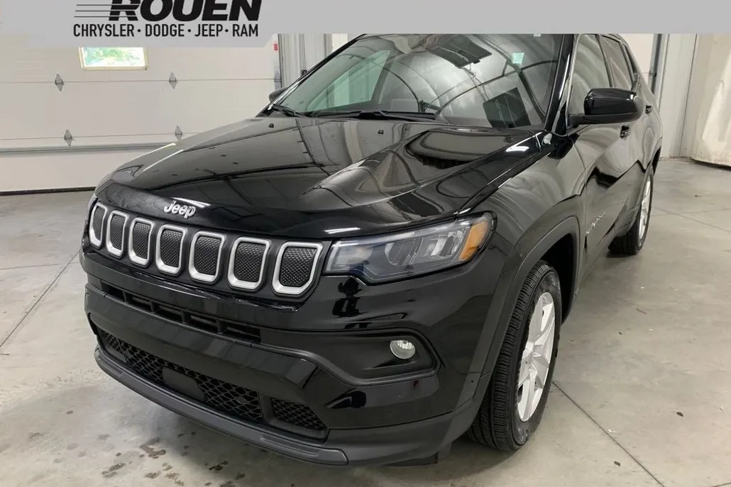 2022 Jeep Compass Latitude photo 1
